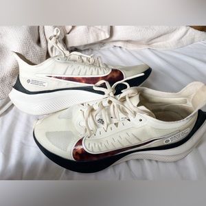 Nike Zoom Gravity - Women’s size 7. Bone, tortoiseshell, and black.